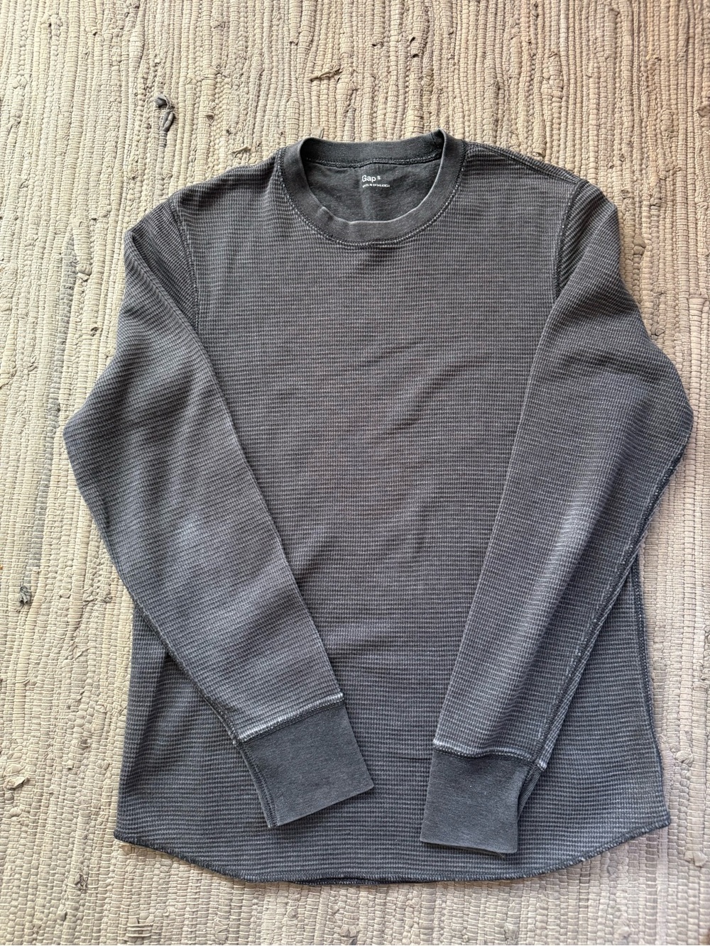 GAP Men's Long-Sleeve Waffle Crew in Charcoal